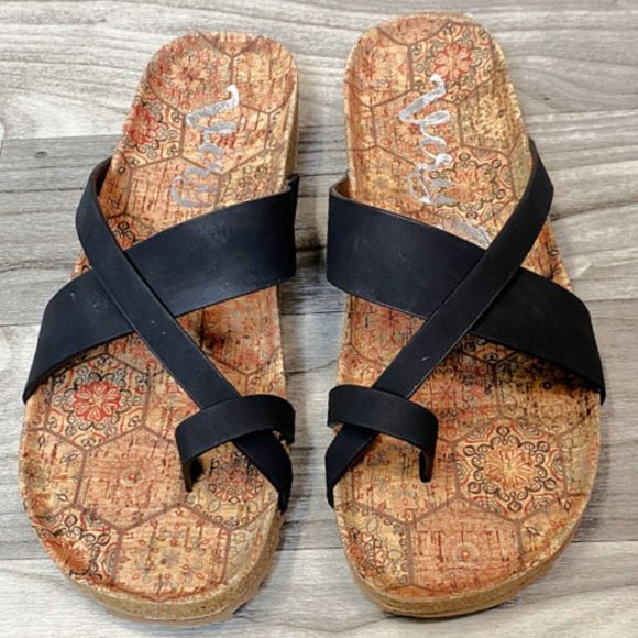 Gypsy Jazz Toe Strap Sandals - Better Be Me, Black - Picture 2 of 6